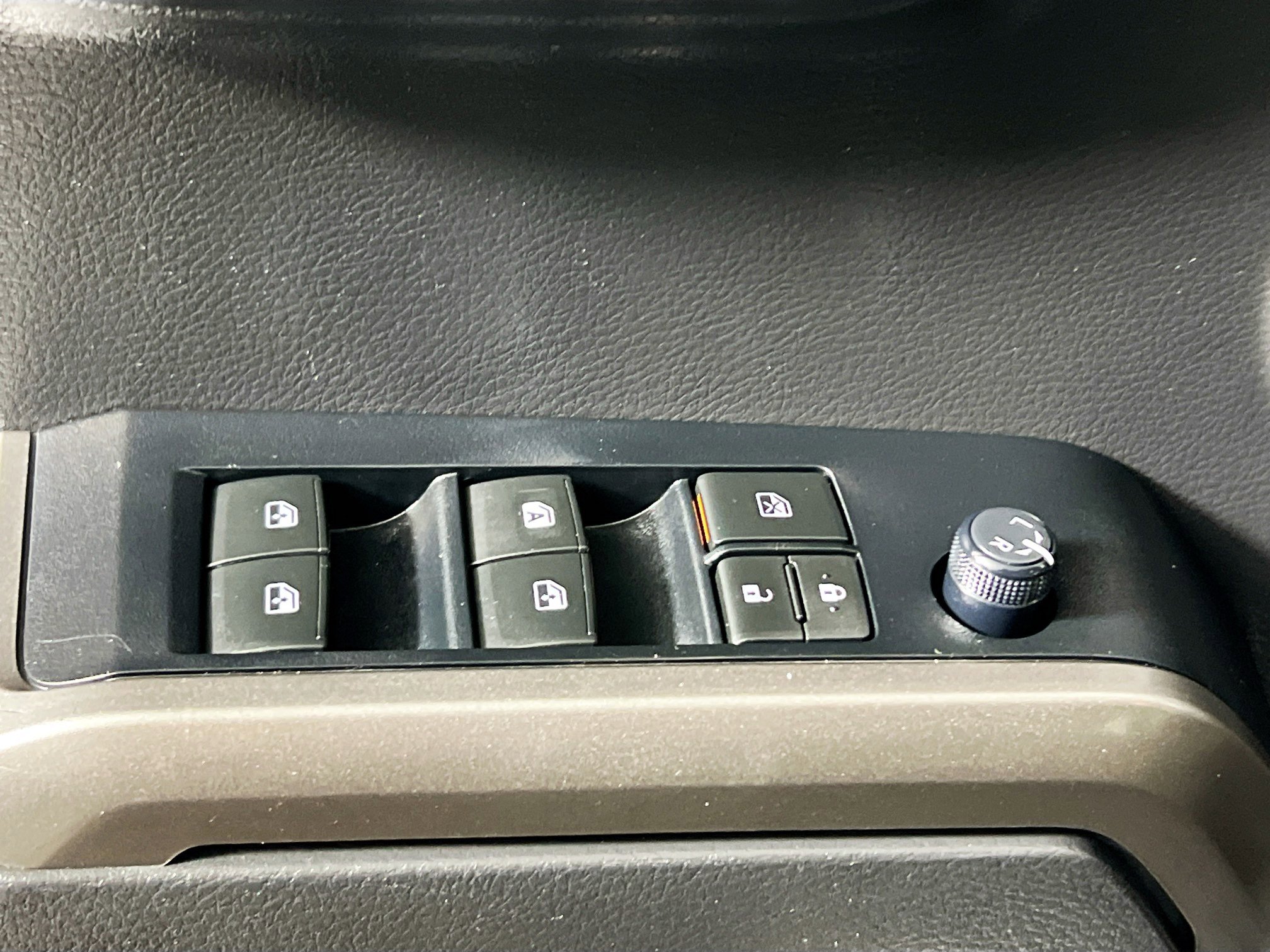 Used 2022 Toyota Tacoma SR5 w/ Technology Package image 16