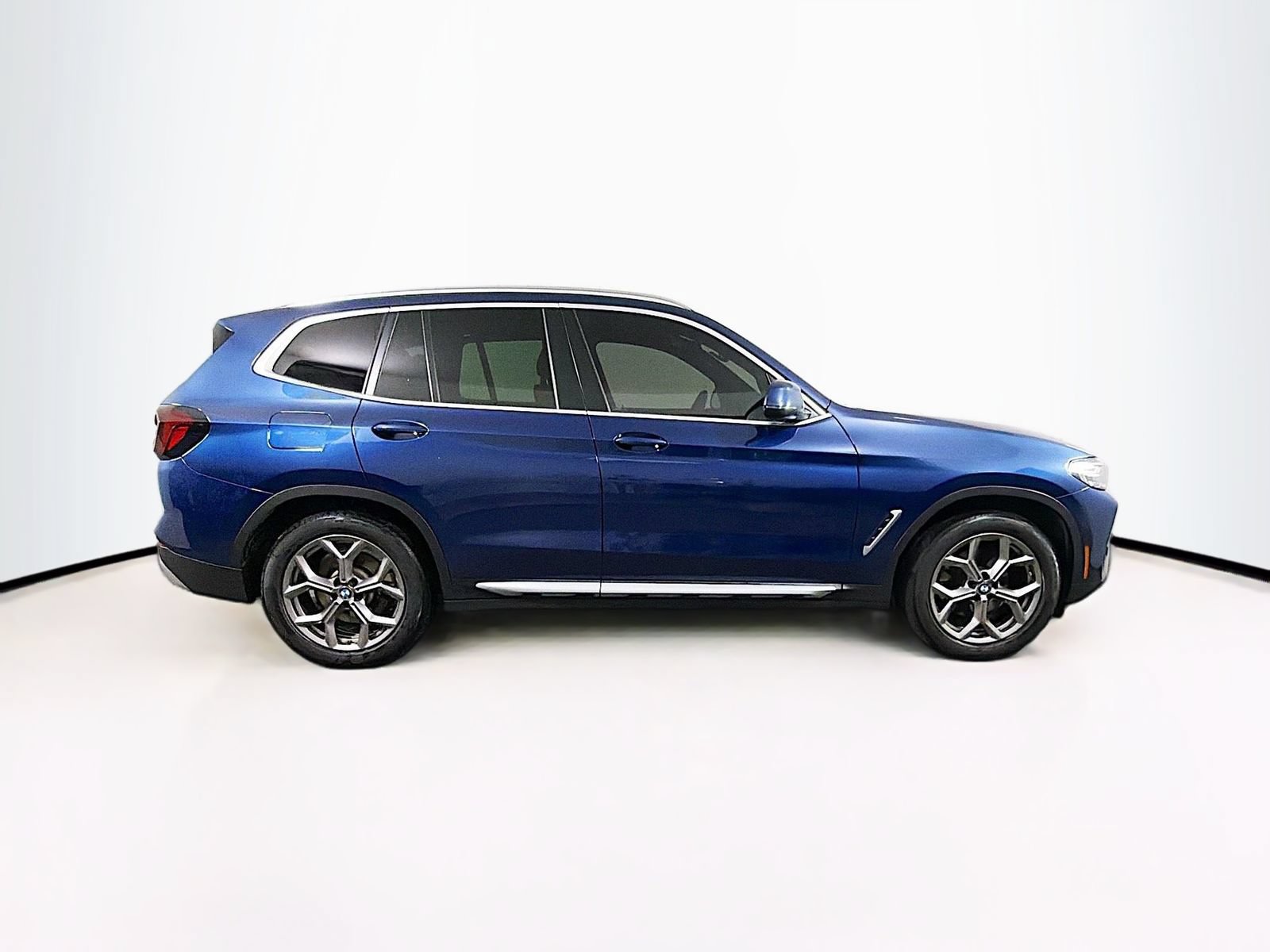 Used 2023 BMW X3 xDrive30i w/ Premium Package w/ZPA AWD/4WD image 8