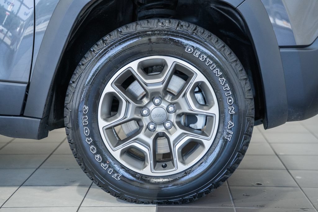 Used 2022 Jeep Cherokee Trailhawk w/ Premium Leather Package AWD/4WD image 19