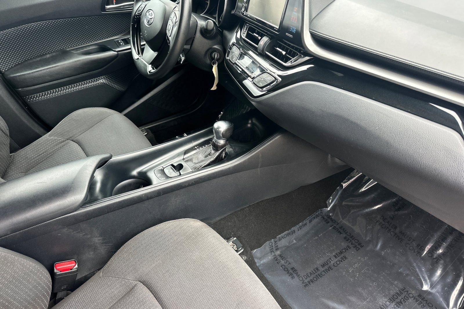 Used 2018 Toyota C-HR XLE FWD image 19
