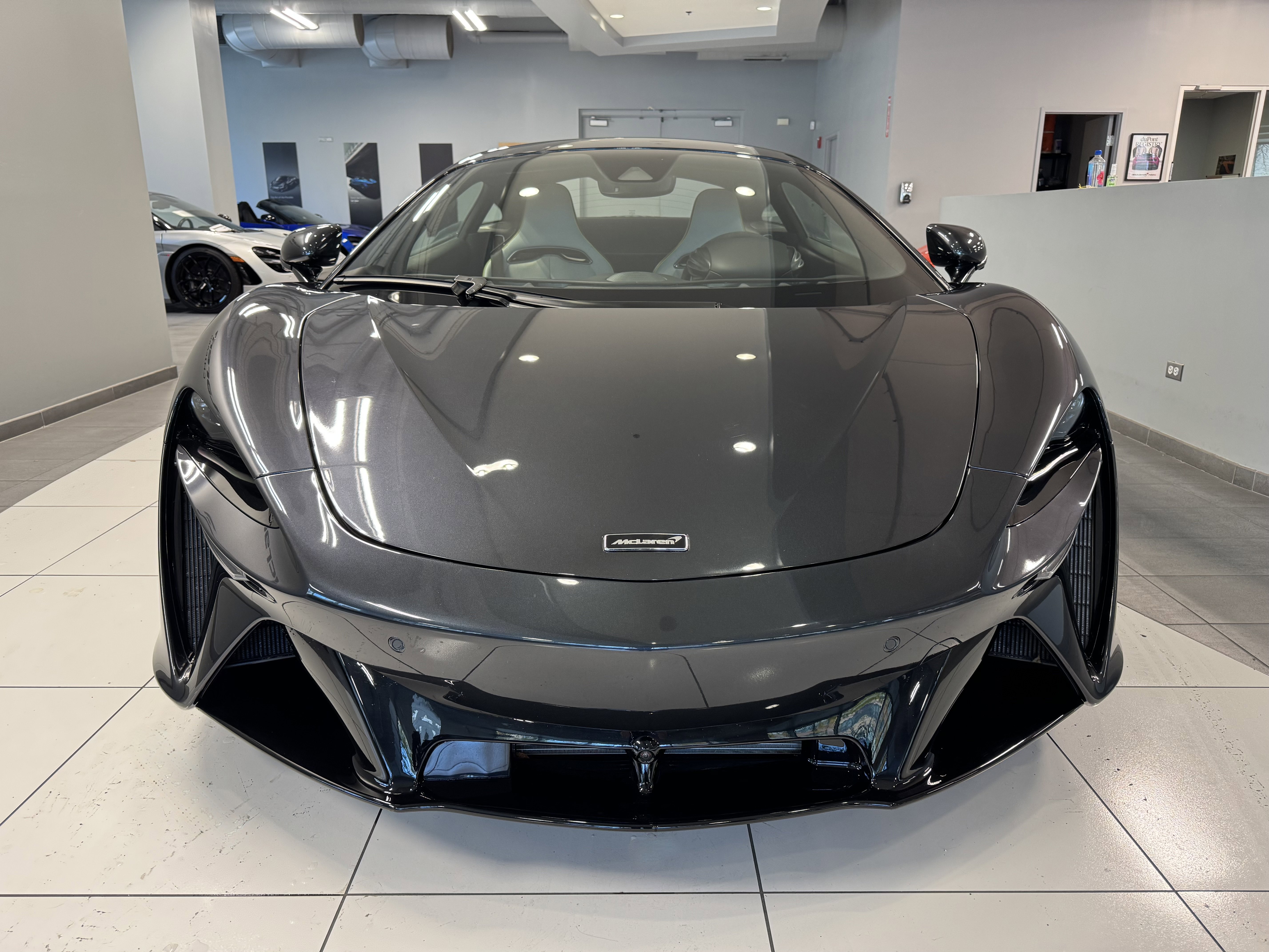 Used 2023 McLaren Artura image 7
