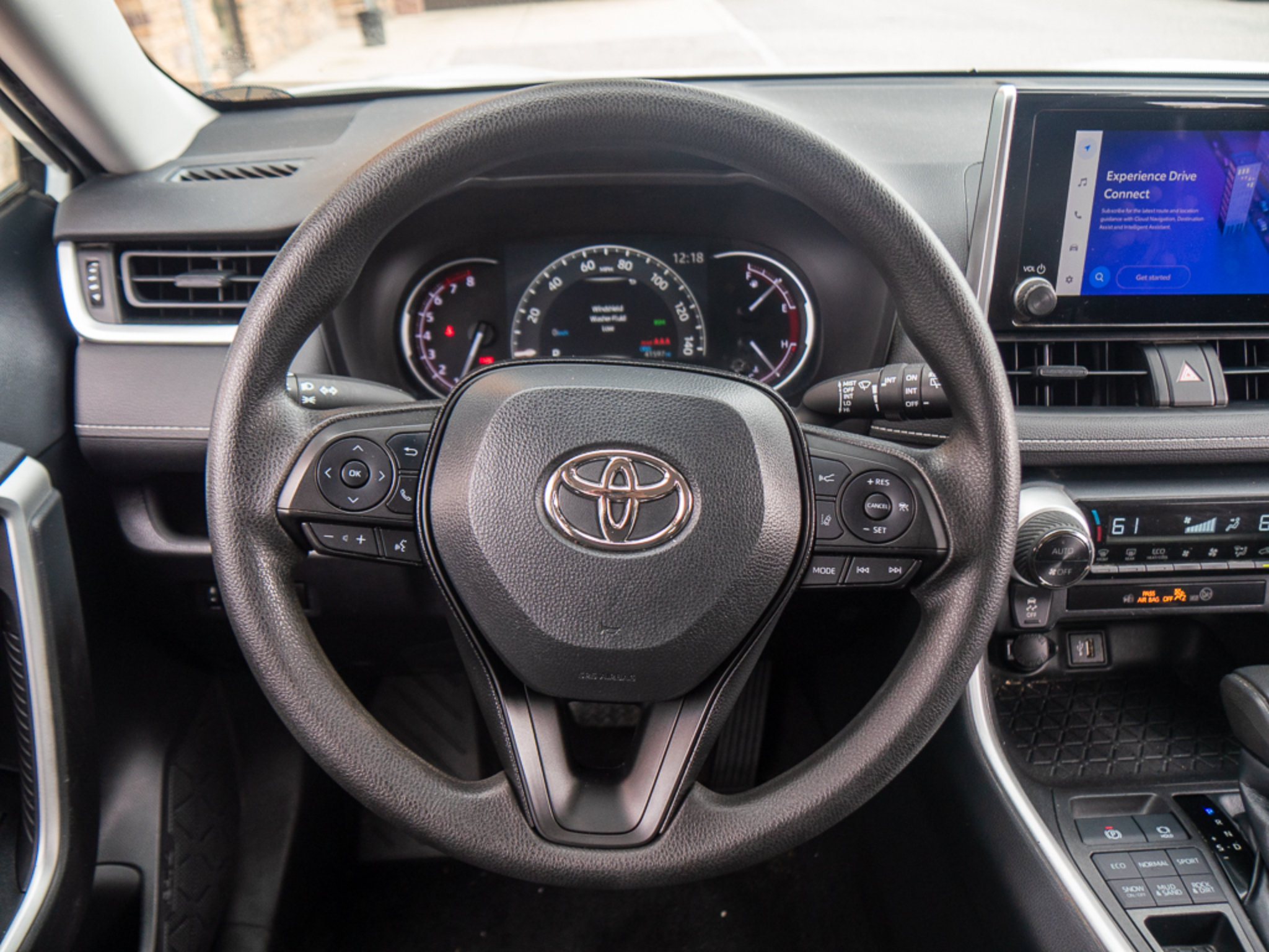 Used 2023 Toyota RAV4 XLE AWD/4WD image 21
