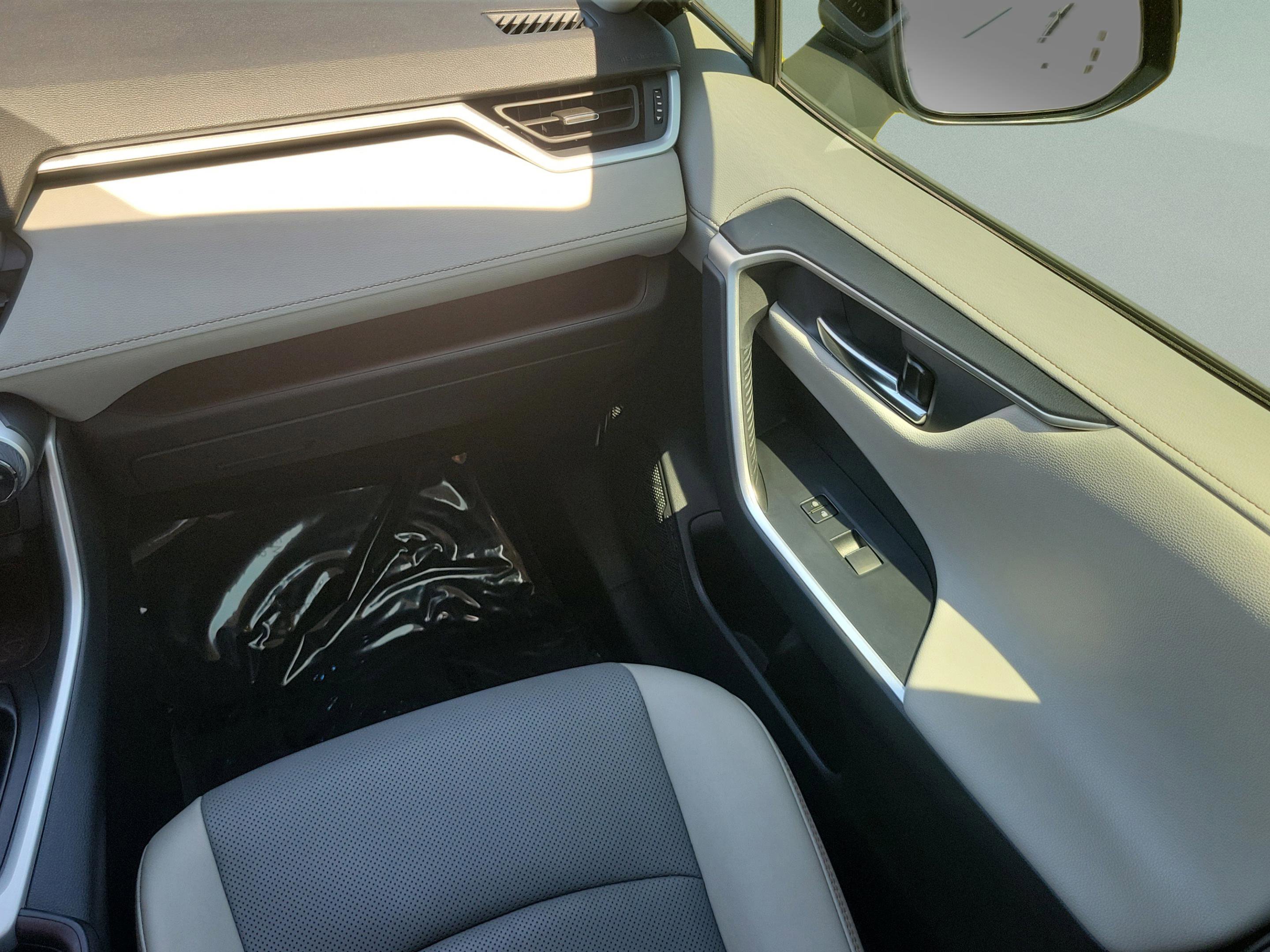 Used 2020 Toyota RAV4 Limited w/ Limited Grade Weather Package AWD/4WD image 10