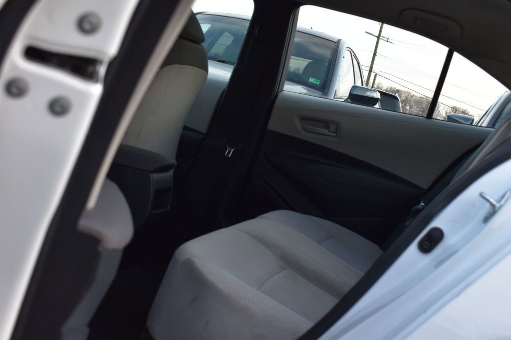 Used 2022 Toyota Corolla LE image 18