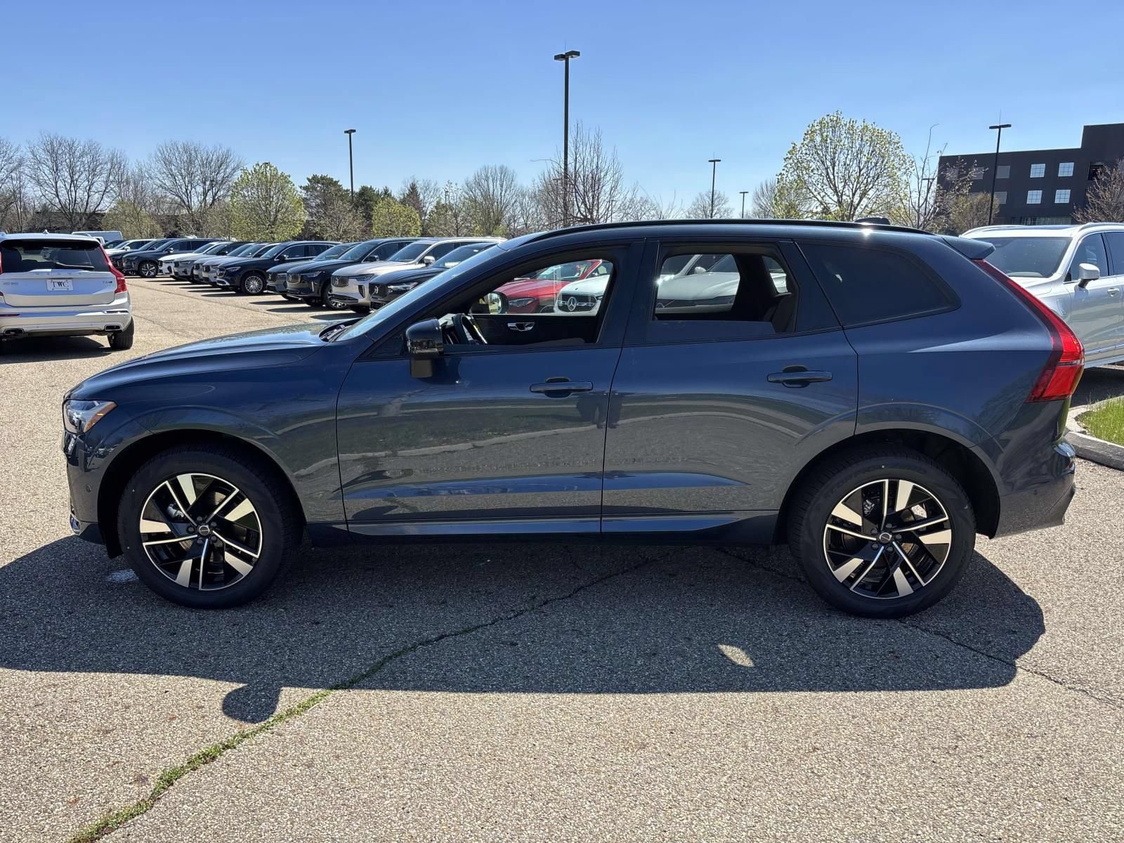 New 2026 Volvo XC60 B5 Plus w/ Protection Package Premier AWD/4WD image 8