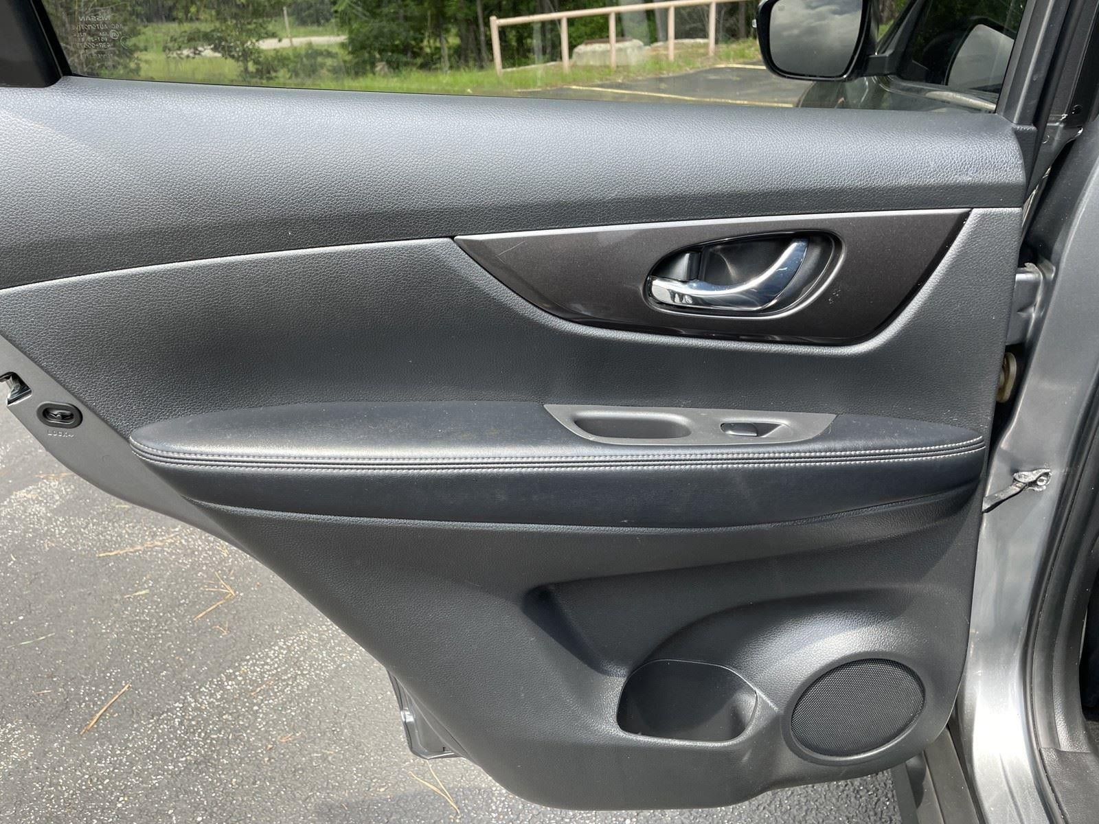 Used 2019 Nissan Rogue SV FWD image 40