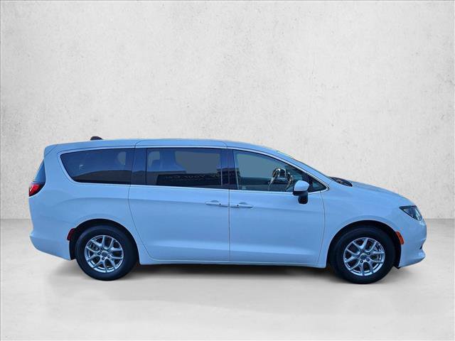 Used 2023 Chrysler Voyager LX FWD image 4