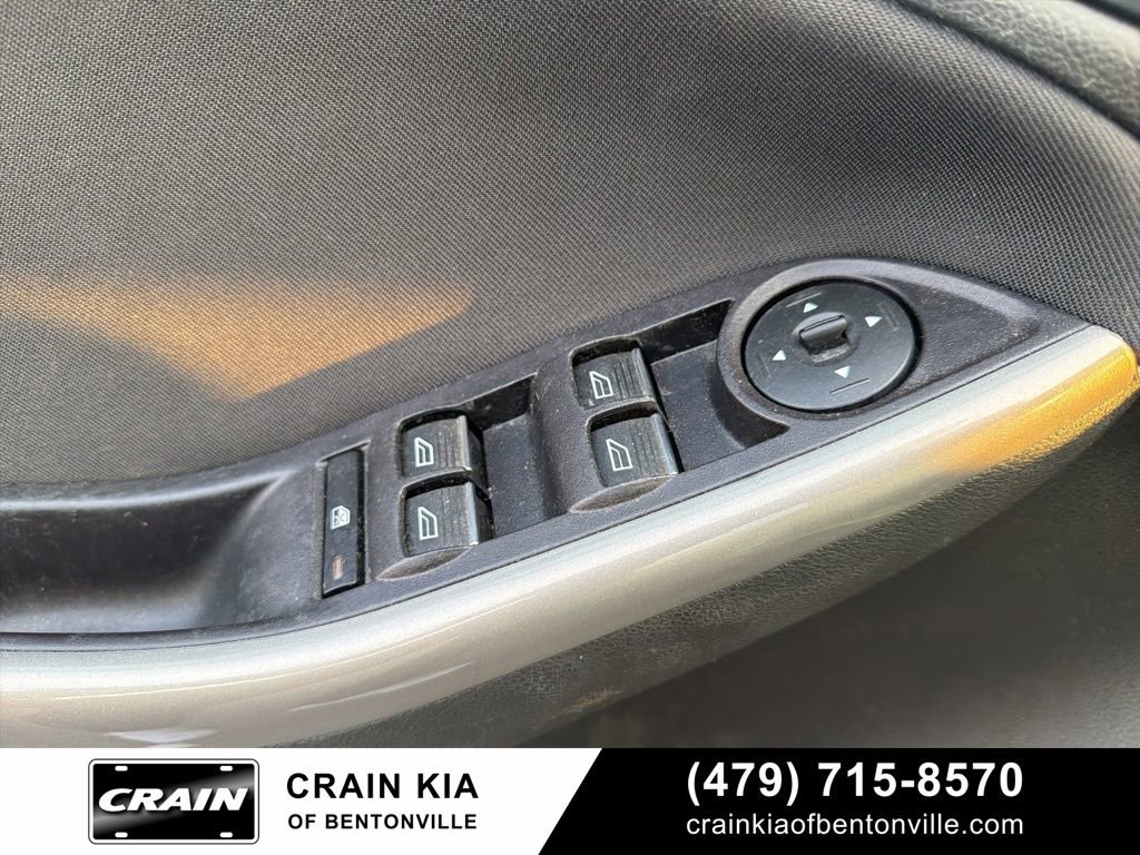 Used 2018 Ford Focus Titanium image 12