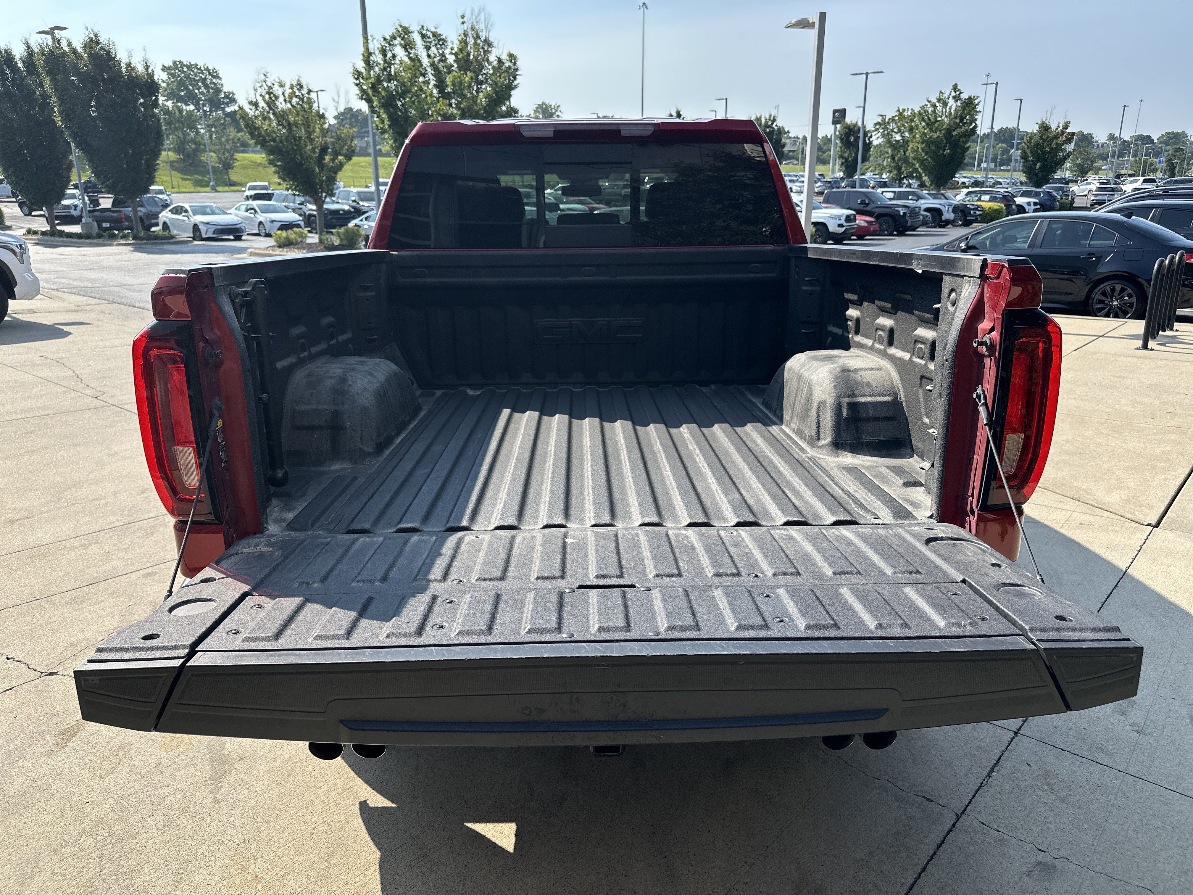 Used 2024 GMC Sierra 1500 SLT w/ SLT Premium Plus Package AWD/4WD image 29
