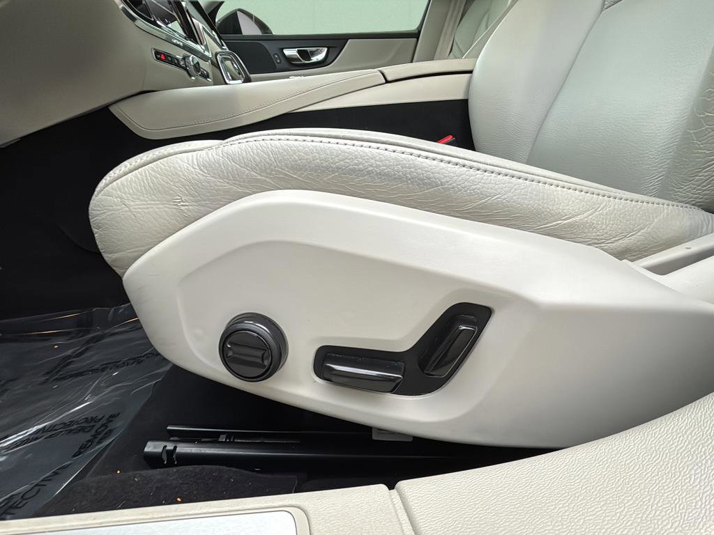 Used 2022 Volvo S60 T8 R-Design Expression w/ Premium Package image 20