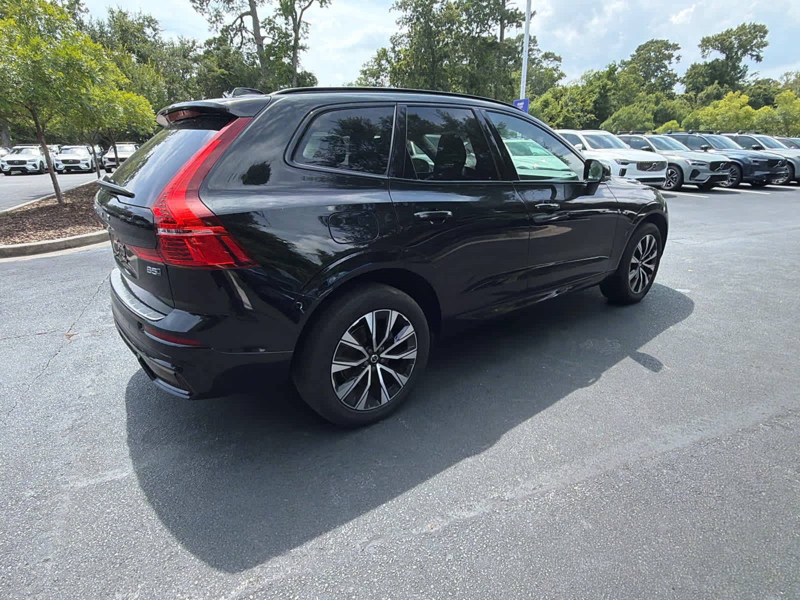 Used 2024 Volvo XC60 B5 Plus w/ Protection Package Premier AWD/4WD image 14