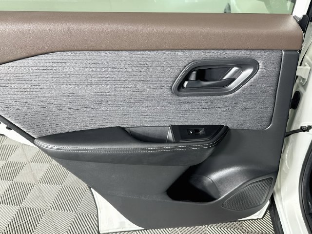 Used 2022 Nissan Rogue S AWD/4WD image 23