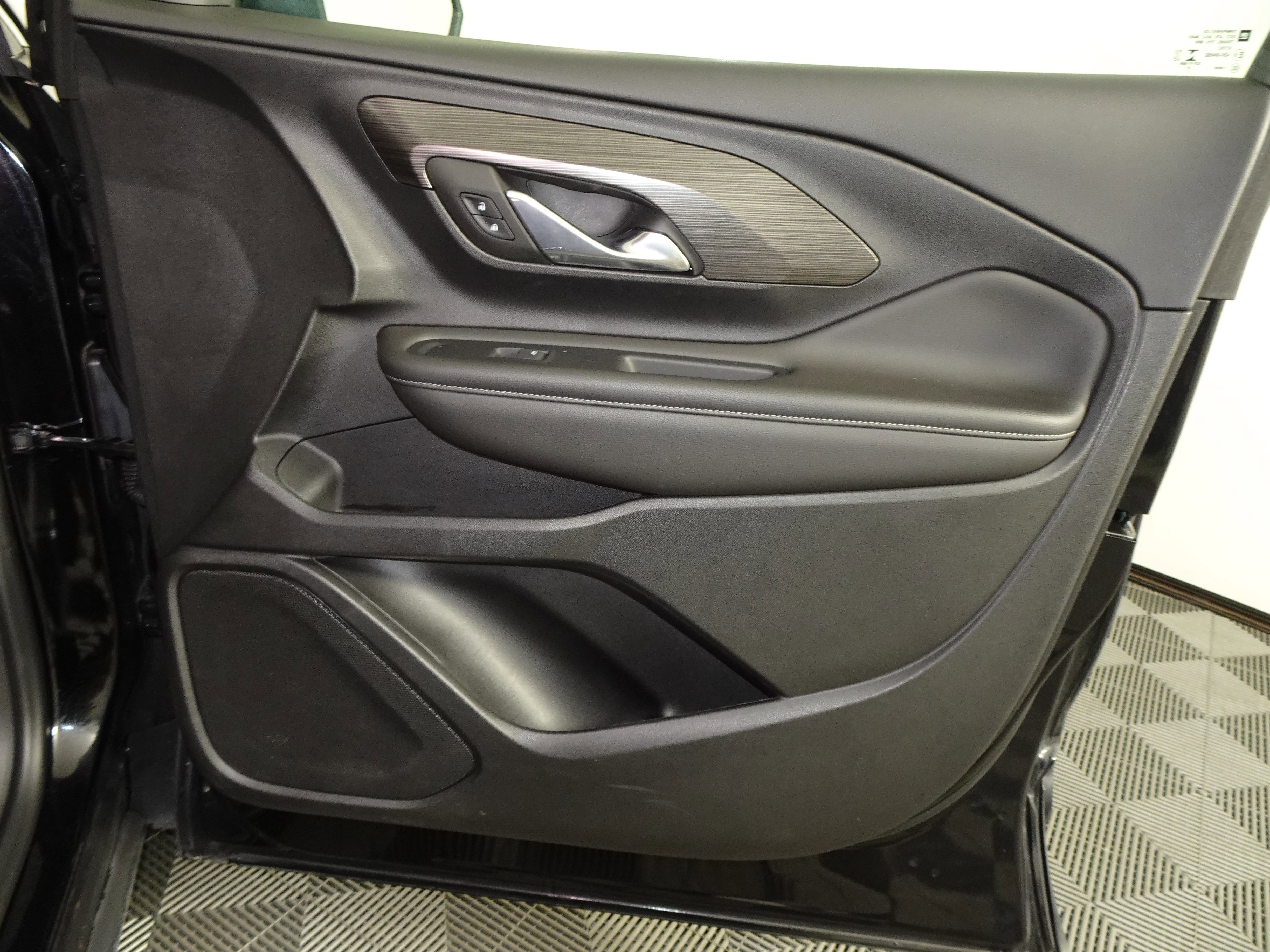 Used 2023 GMC Terrain SLT w/ LPO, Floor Liner Package image 31