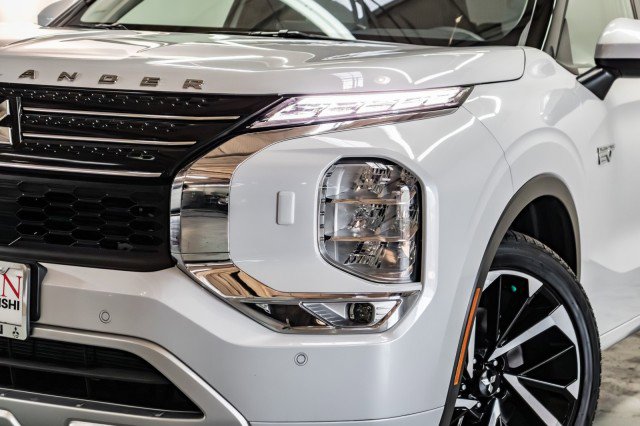 New 2025 Mitsubishi Outlander SEL image 2