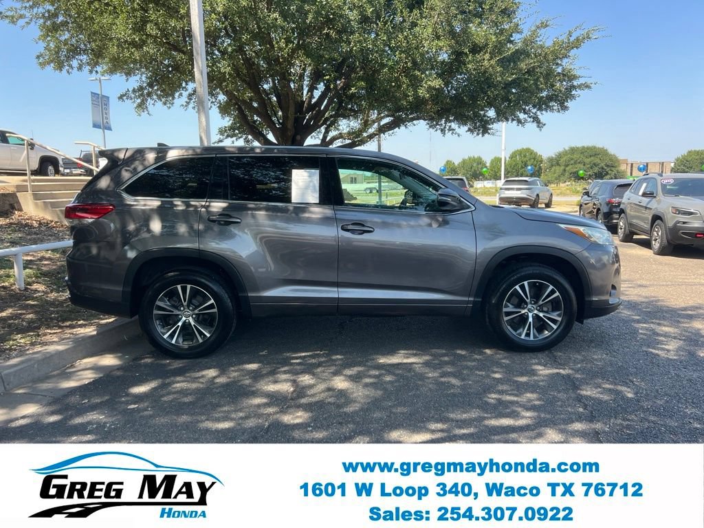 Used 2017 Toyota Highlander Plus FWD image 9