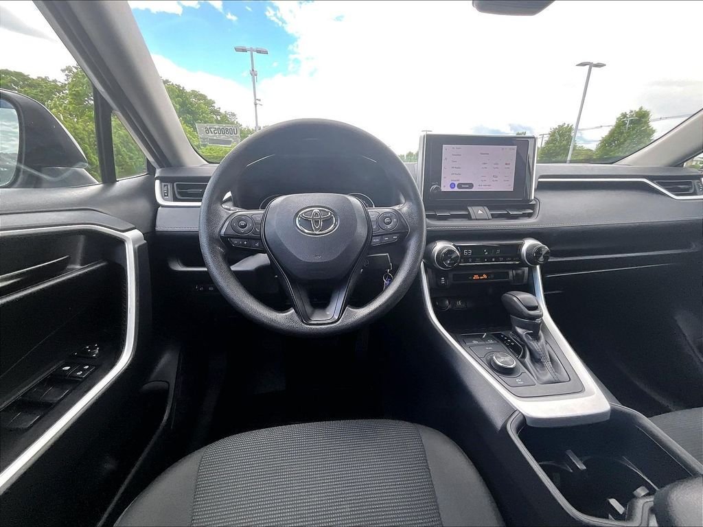 Used 2025 Toyota RAV4 LE AWD/4WD image 17