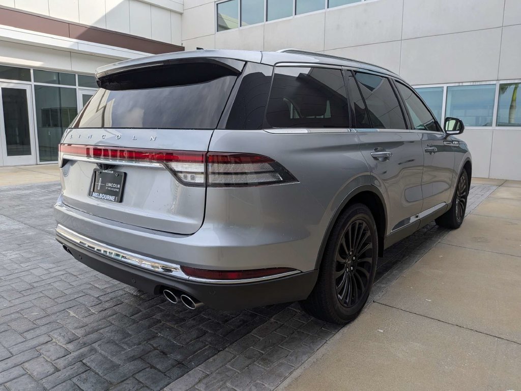 Certified 2024 Lincoln Aviator 2WD w/ Premium Package image 5