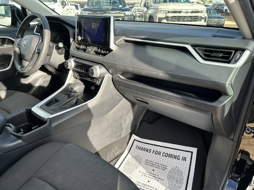 Used 2025 Toyota RAV4 XLE FWD image 33