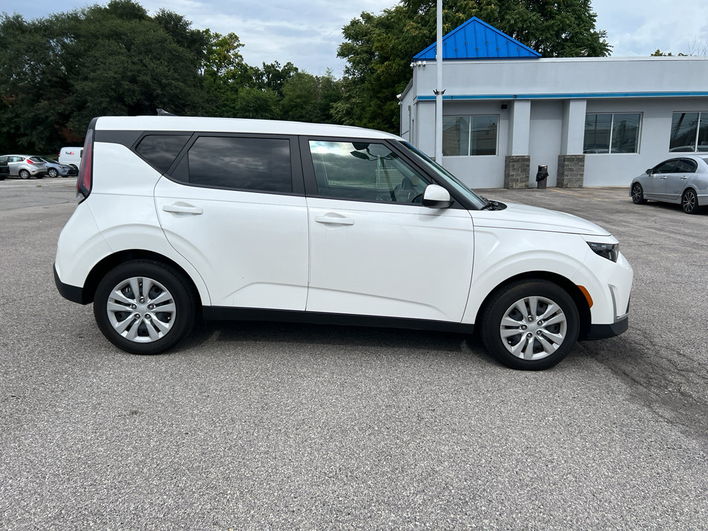 Used 2023 Kia Soul LX FWD image 4