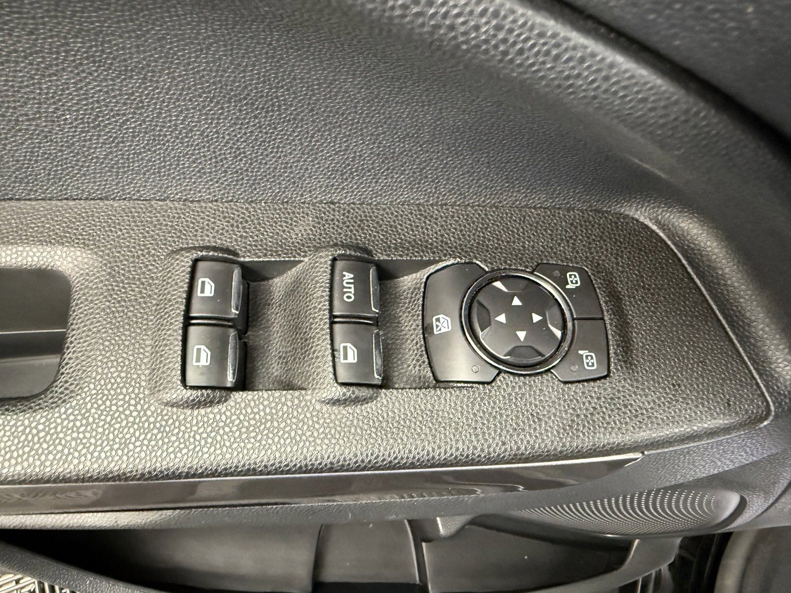 Used 2020 Ford EcoSport SE w/ SE Convenience Package image 13