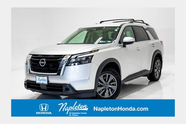 Used 2023 Nissan Pathfinder SV AWD/4WD image 1