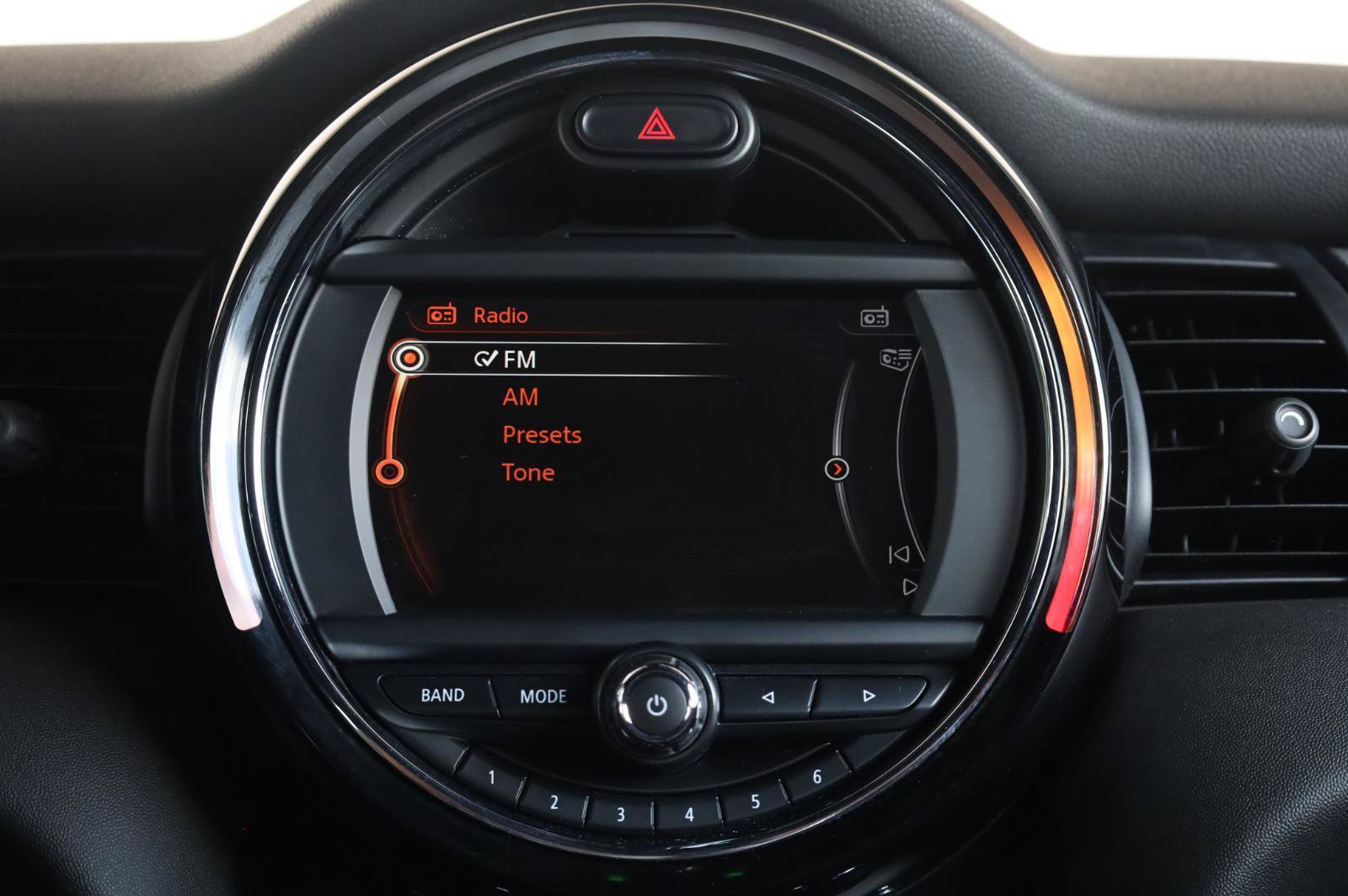 Used 2015 MINI Cooper 4-Door Hardtop FWD image 38