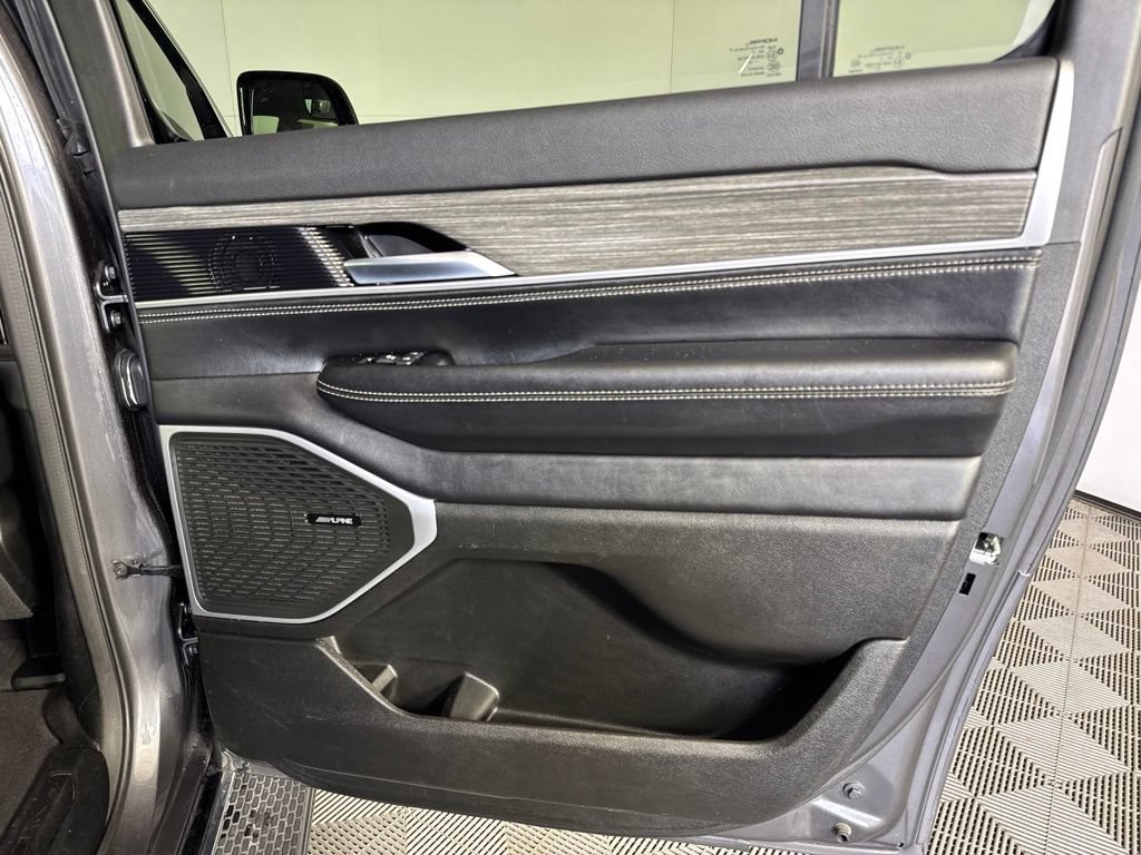 Certified 2024 Jeep Wagoneer L Series II w/ Flexible Seating Group AWD/4WD image 39