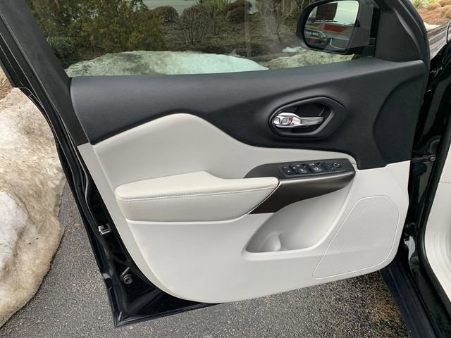 Used 2020 Jeep Cherokee Latitude Plus image 17