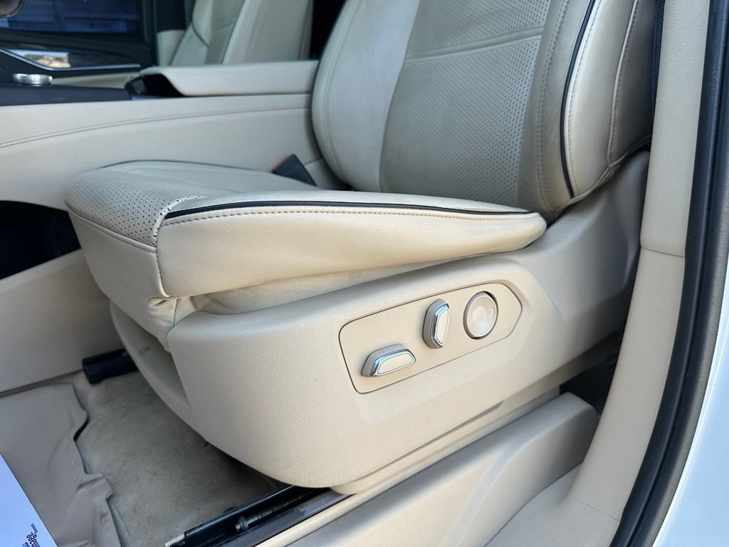 Used 2023 Cadillac Escalade Premium Luxury w/ LPO, Illumination Package RWD image 39