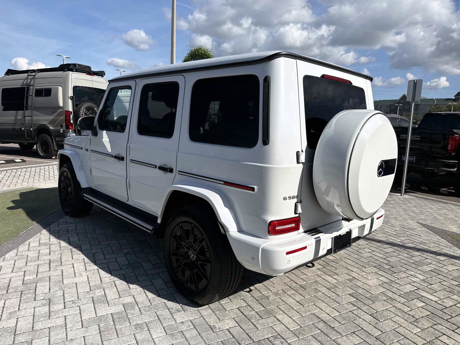 New 2027 Mercedes-Benz G 580 e image 4