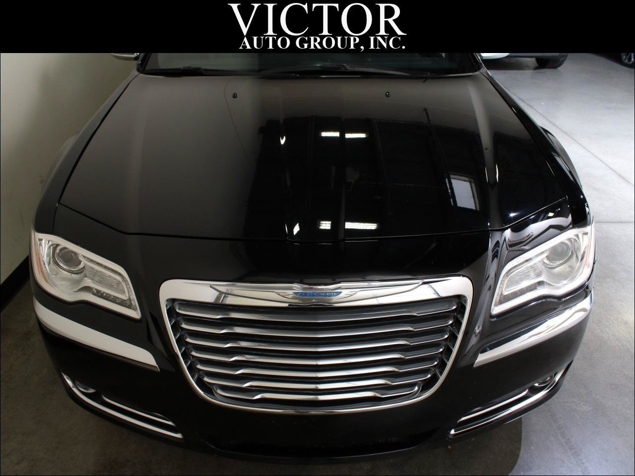 Used 2012 Chrysler 300 Limited RWD image 3