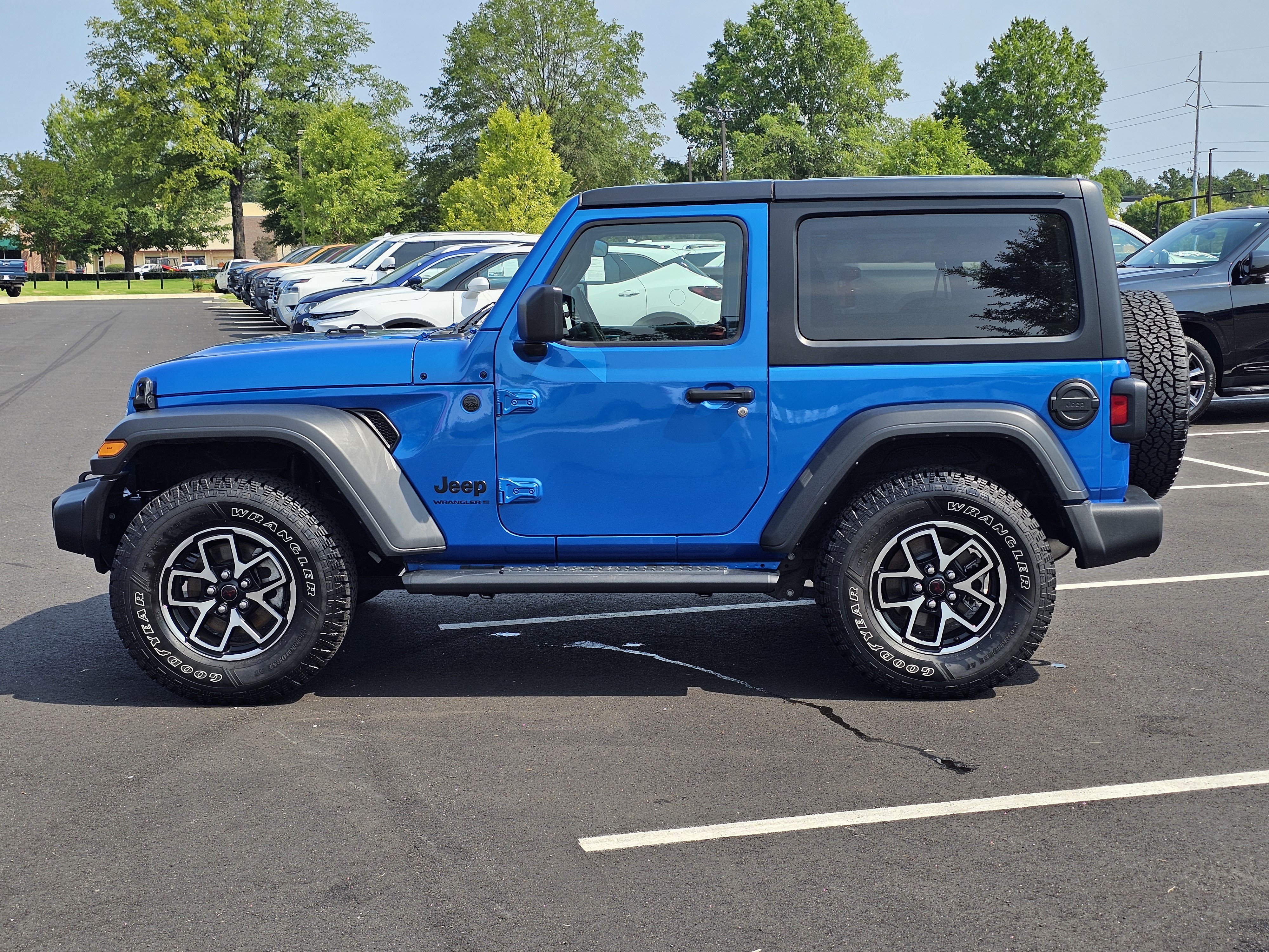 Used 2024 Jeep Wrangler Sport AWD/4WD image 15