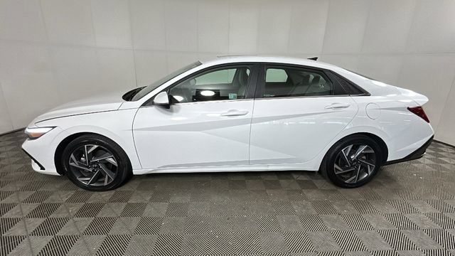 Certified 2025 Hyundai Elantra Limited FWD image 6