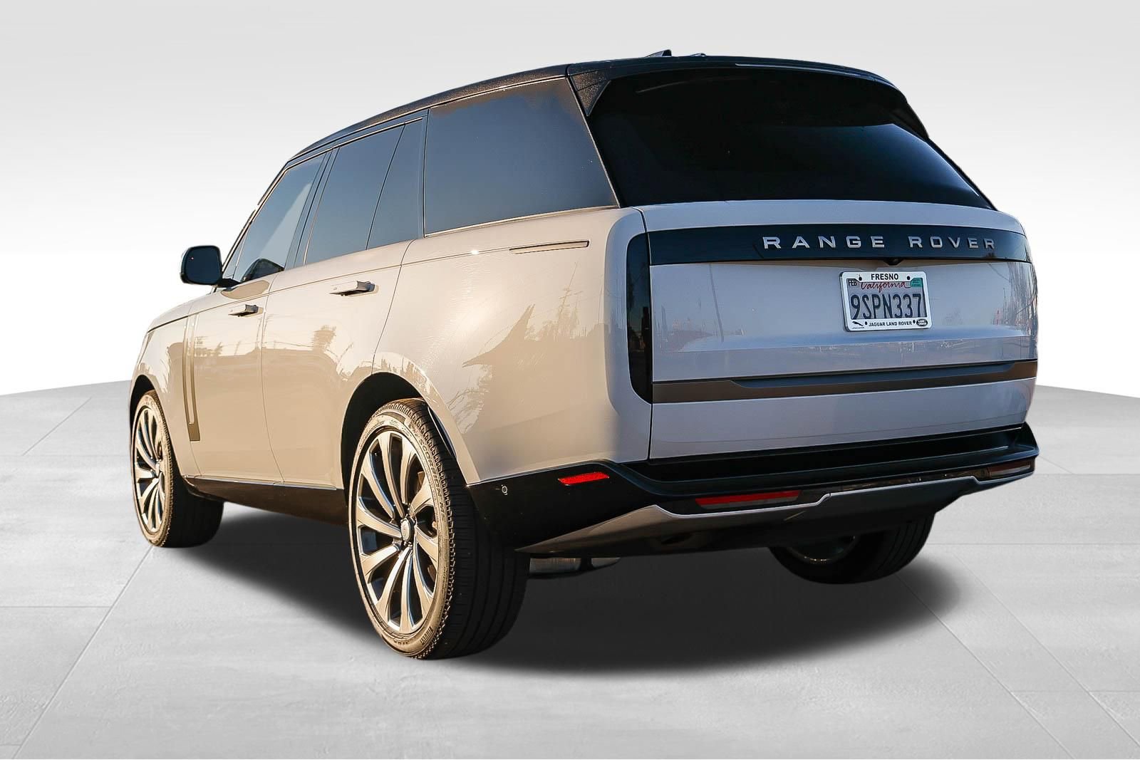 Certified 2025 Land Rover Range Rover SE image 7