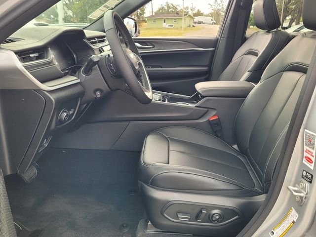 New 2025 Jeep Grand Cherokee Limited w/ Luxury Tech Group II image 10