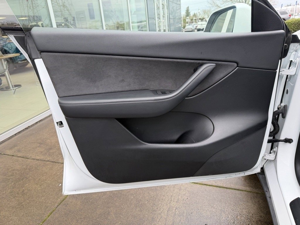 Used 2022 Tesla Model Y Performance image 11