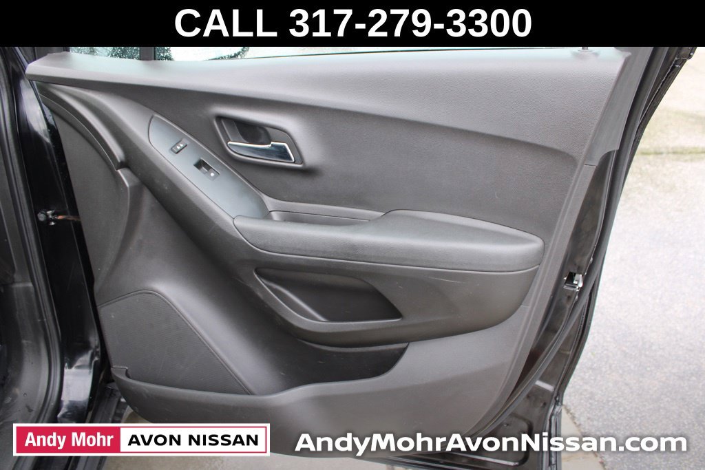 Used 2017 Chevrolet Trax LS AWD/4WD image 21