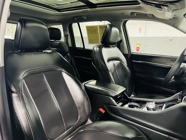 Used 2023 Jeep Grand Cherokee 4WD 4xe w/ Luxury Tech Group II image 37