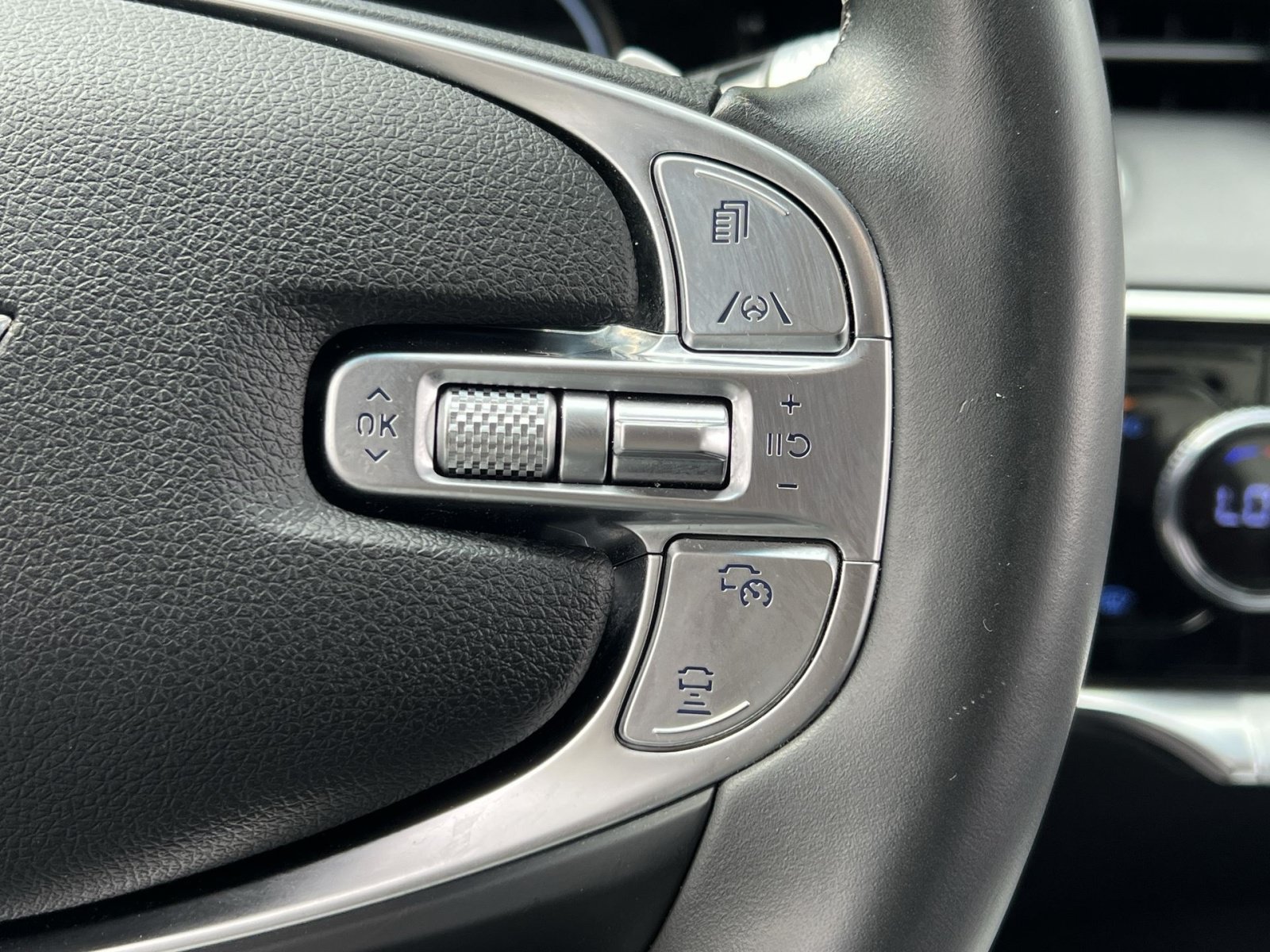 Used 2025 Genesis GV70 2.5T AWD/4WD image 37