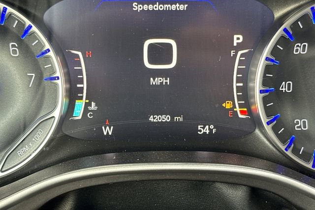 Certified 2024 Chrysler Pacifica Touring-L image 28