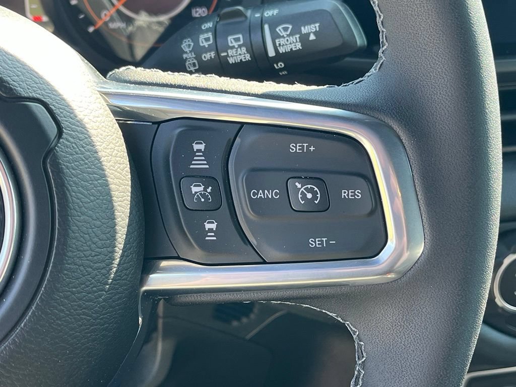 Used 2025 Jeep Wrangler Unlimited Sahara AWD/4WD image 28