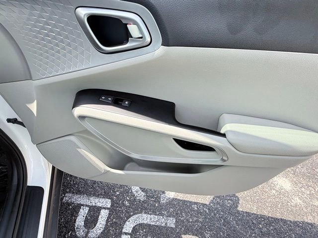 Used 2025 Kia Soul LX image 8