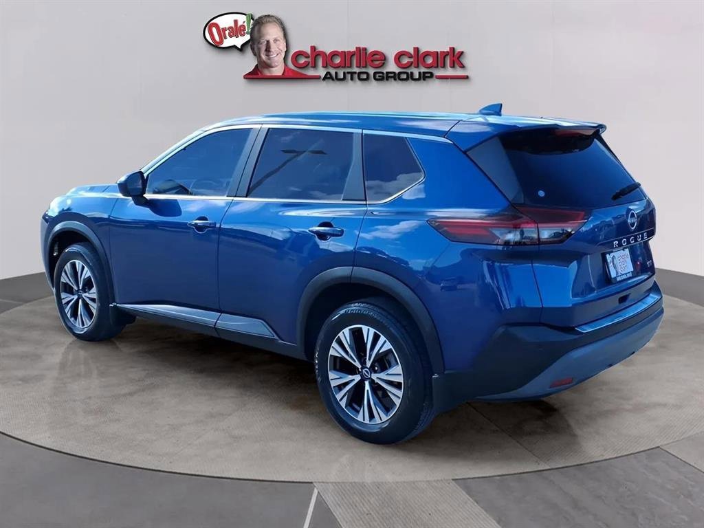 Used 2023 Nissan Rogue SV image 3