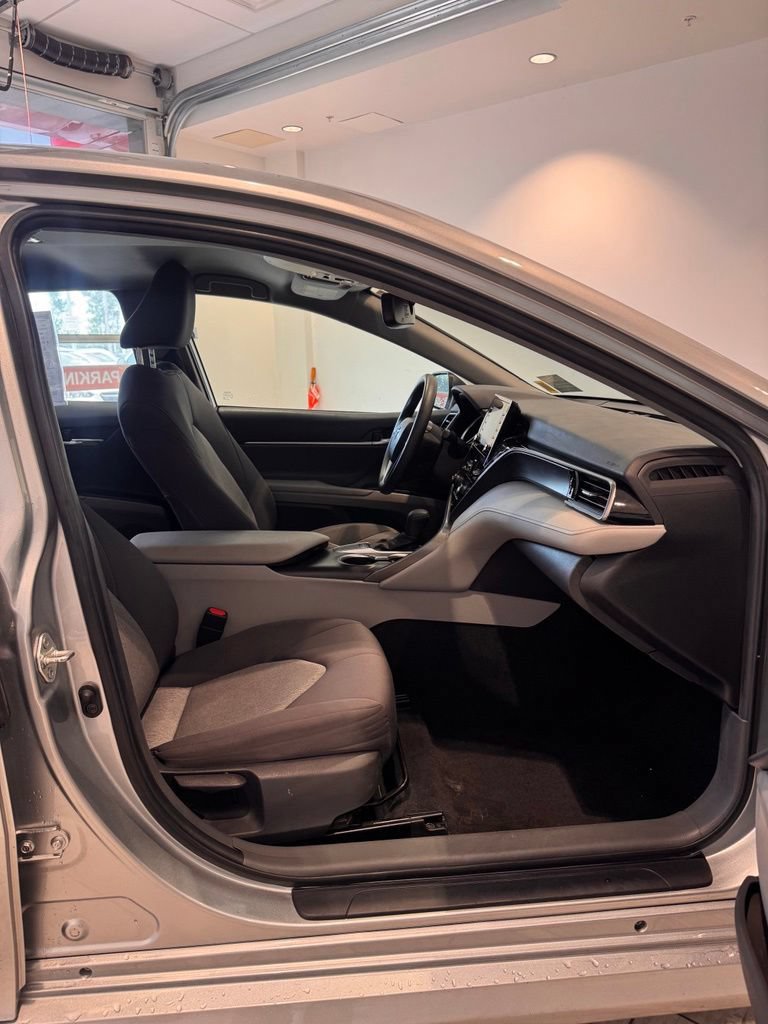 Used 2022 Toyota Camry LE w/ Convenience Package FWD image 31
