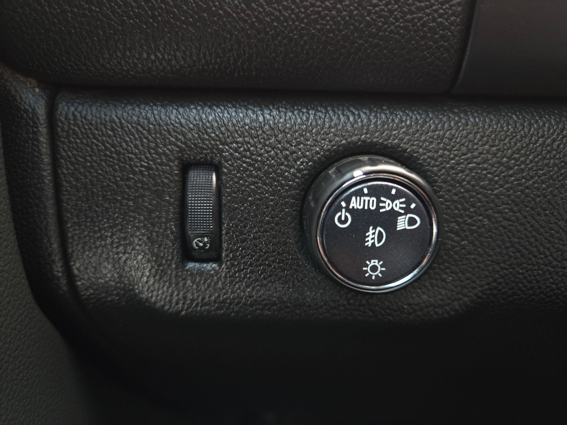 Used 2022 Chevrolet Colorado LT w/ LT Convenience Package image 26