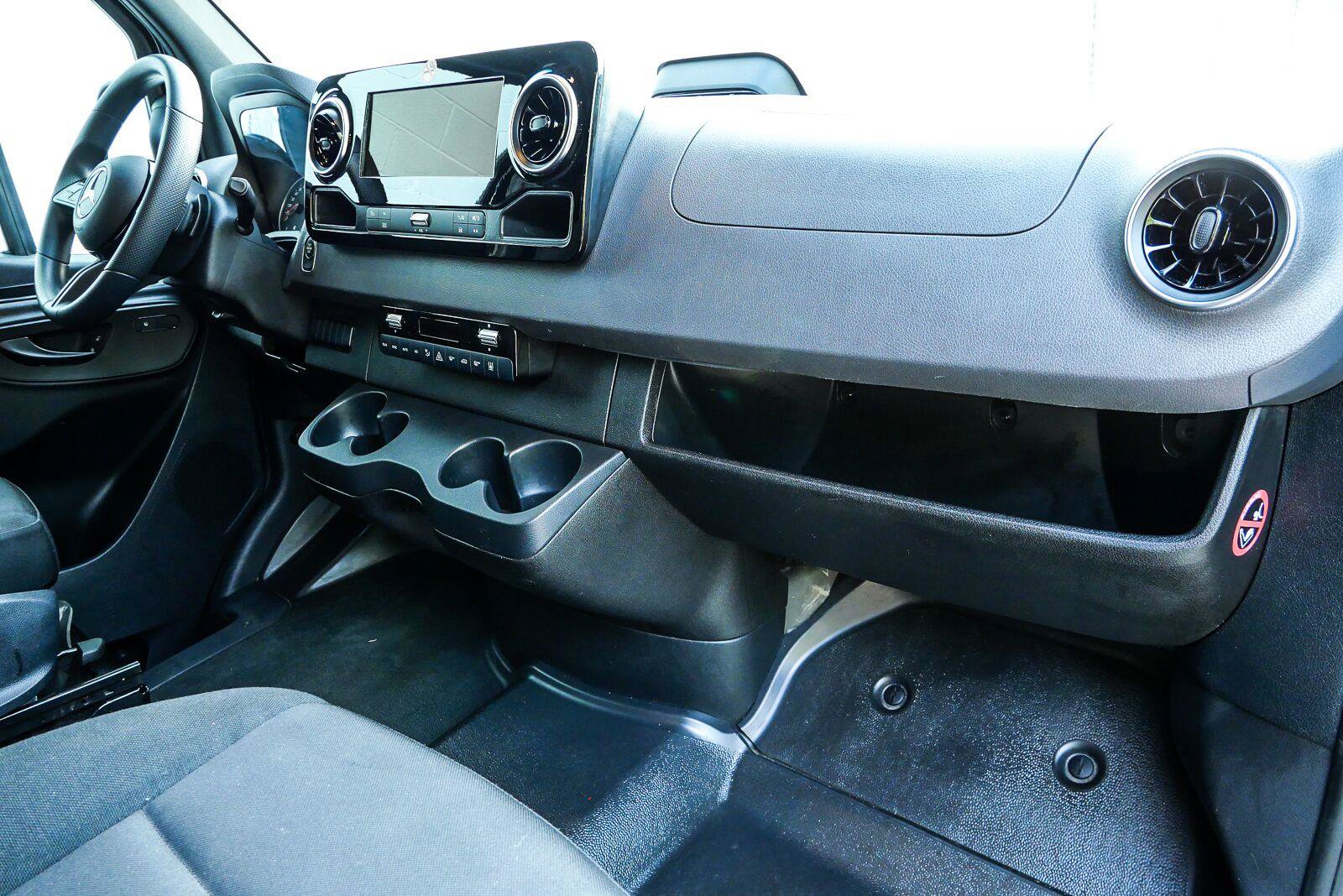 Used 2025 Mercedes-Benz Sprinter 2500 image 20