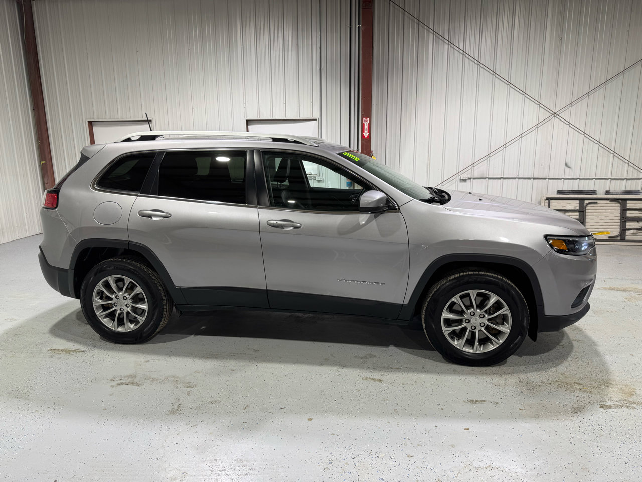 Used 2019 Jeep Cherokee Latitude Plus w/ Comfort/Convenience Group image 7