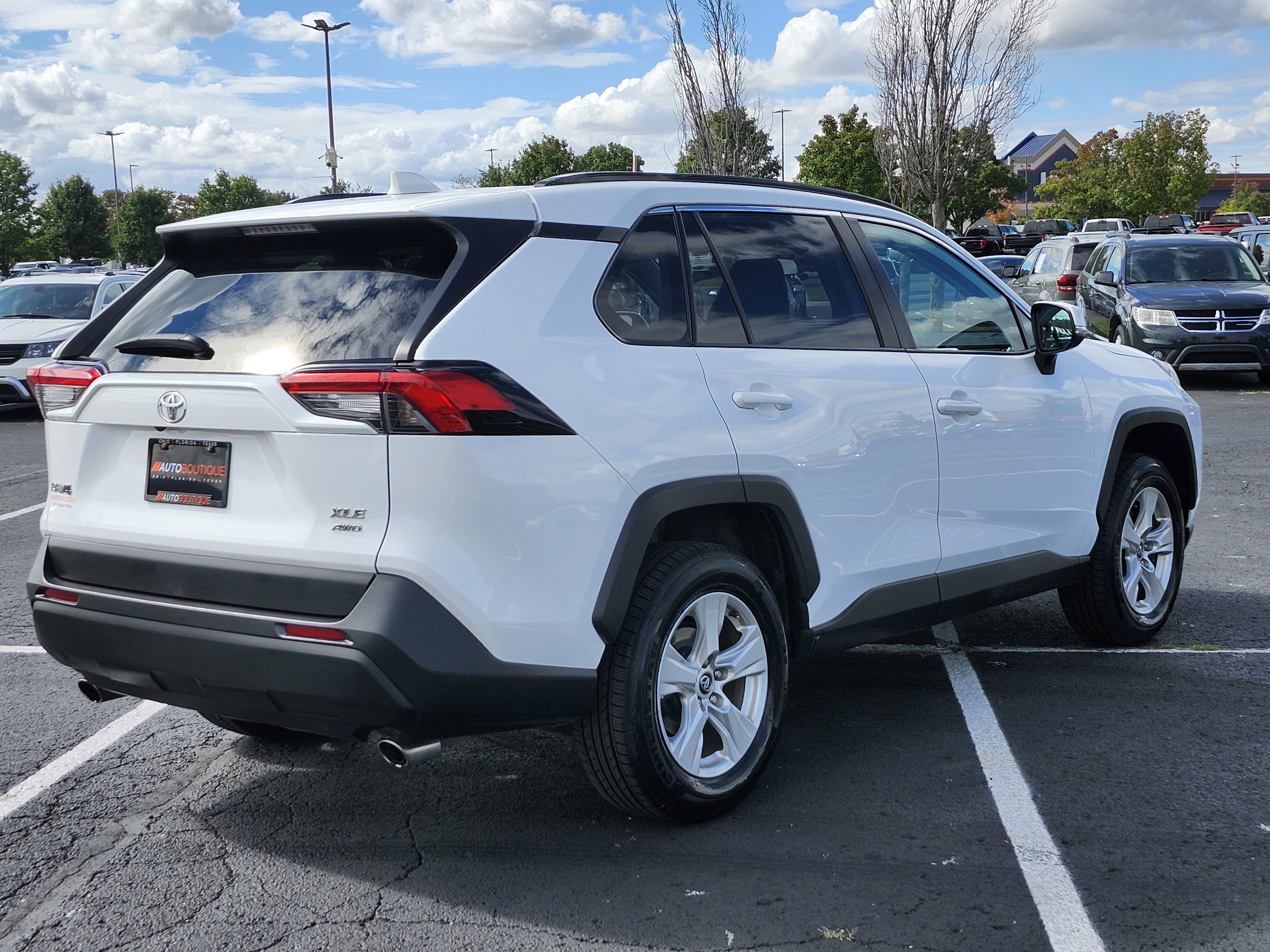 Used 2020 Toyota RAV4 XLE image 10