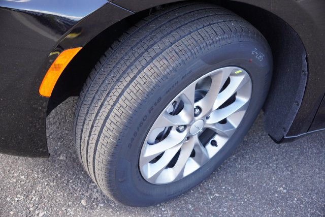 New 2027 Chrysler Pacifica Select AWD/4WD image 9