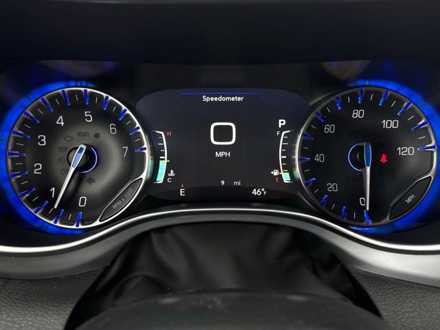 New 2026 Chrysler Pacifica Limited w/ Uconnect Theater Family Group image 33